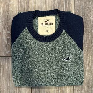 Hollister Sweater - Men’s XS, vintage vibe